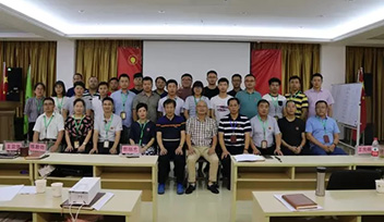 2017年科瑞特半年度業(yè)績會議報道：目標確定，矢志不移；一鼓作氣，挑戰(zhàn)佳績。擼起袖子加油干！